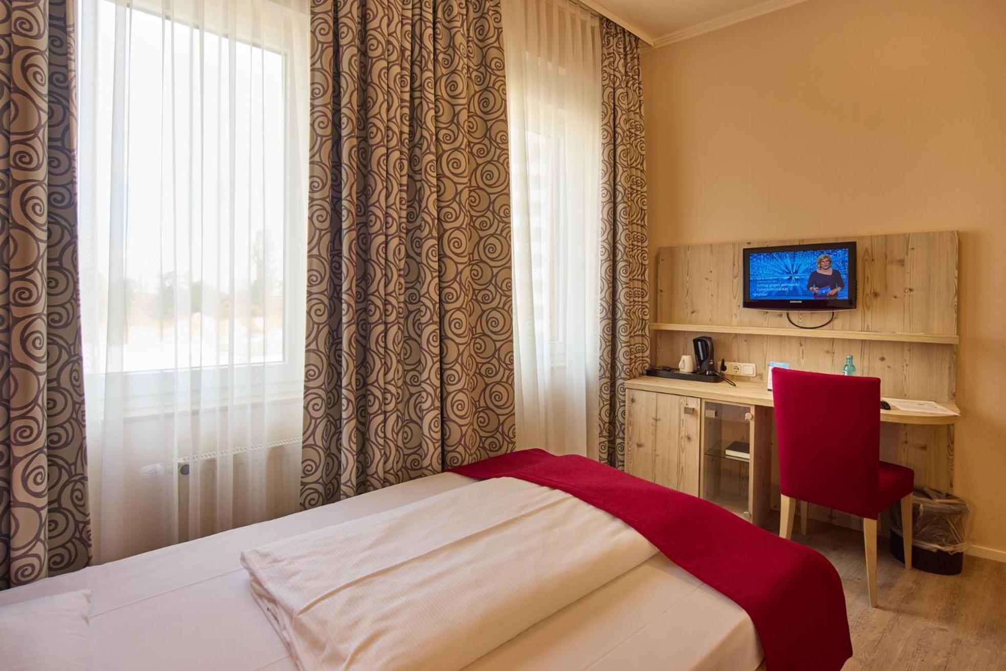 Trip Inn Posthotel Dueren Хаймбах Экстерьер фото